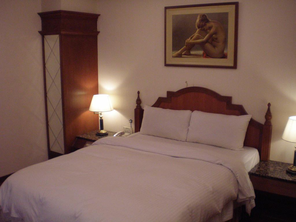 Emperor Hotel Каосюн Стая снимка