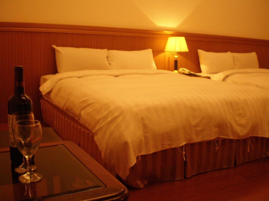 Emperor Hotel Каосюн Стая снимка