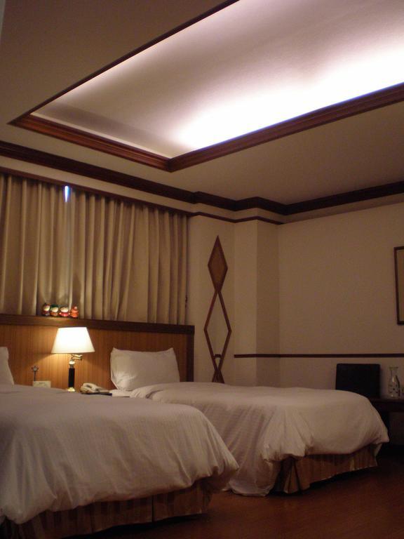 Emperor Hotel Каосюн Стая снимка