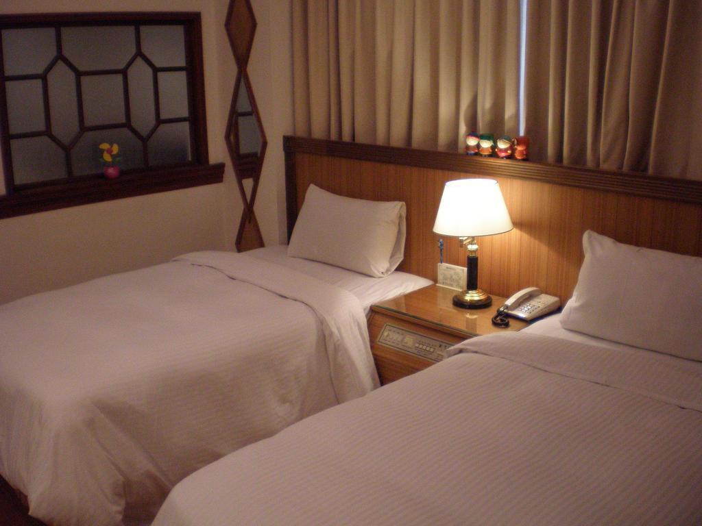 Emperor Hotel Каосюн Стая снимка
