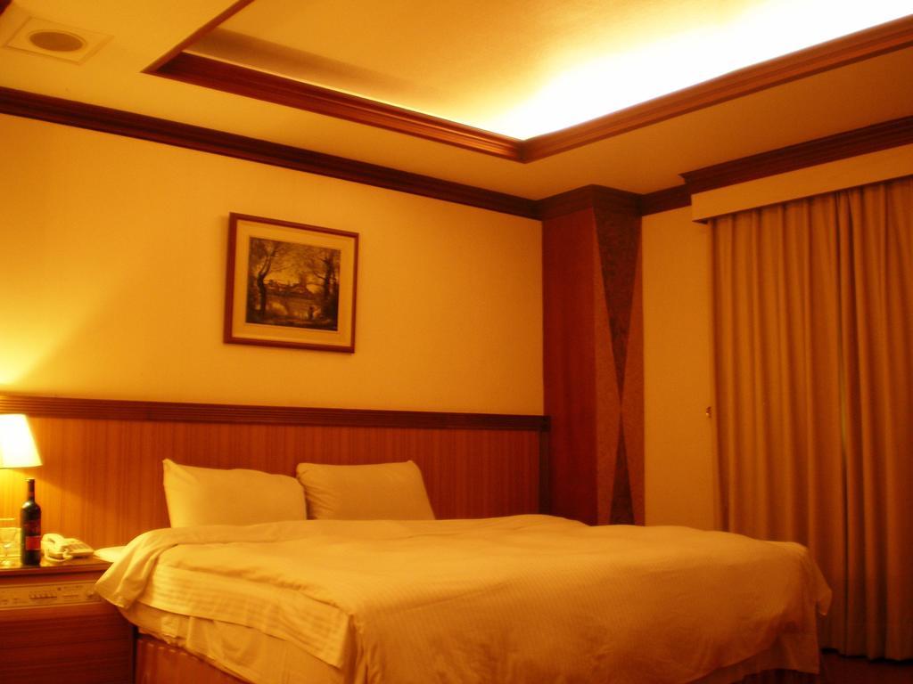 Emperor Hotel Каосюн Стая снимка