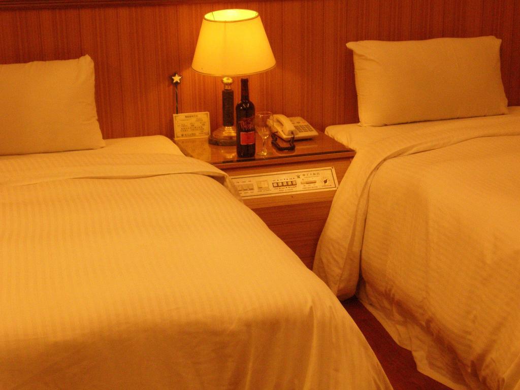 Emperor Hotel Каосюн Стая снимка