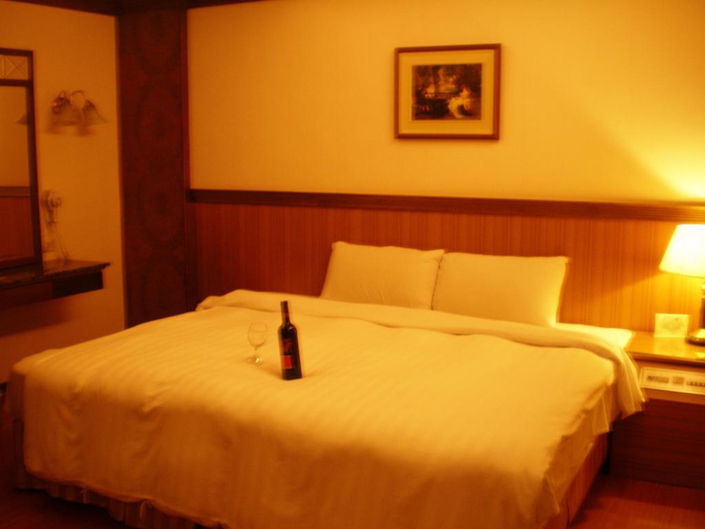 Emperor Hotel Каосюн Стая снимка