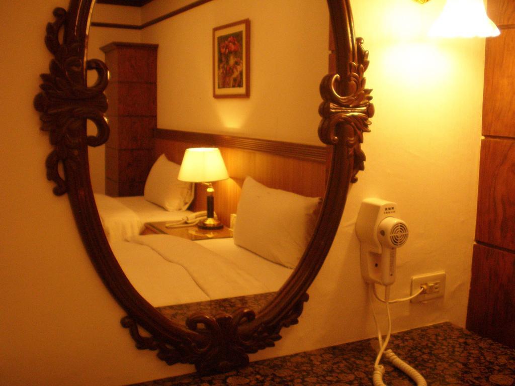 Emperor Hotel Каосюн Стая снимка