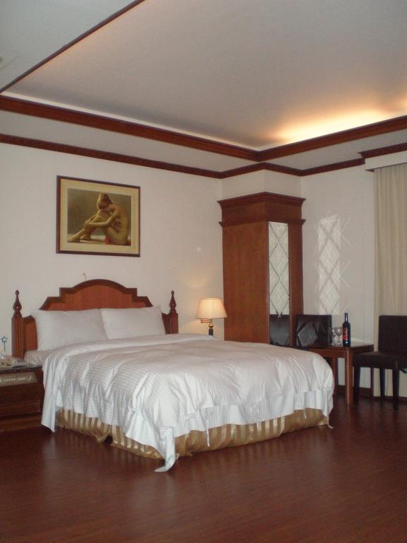 Emperor Hotel Каосюн Стая снимка