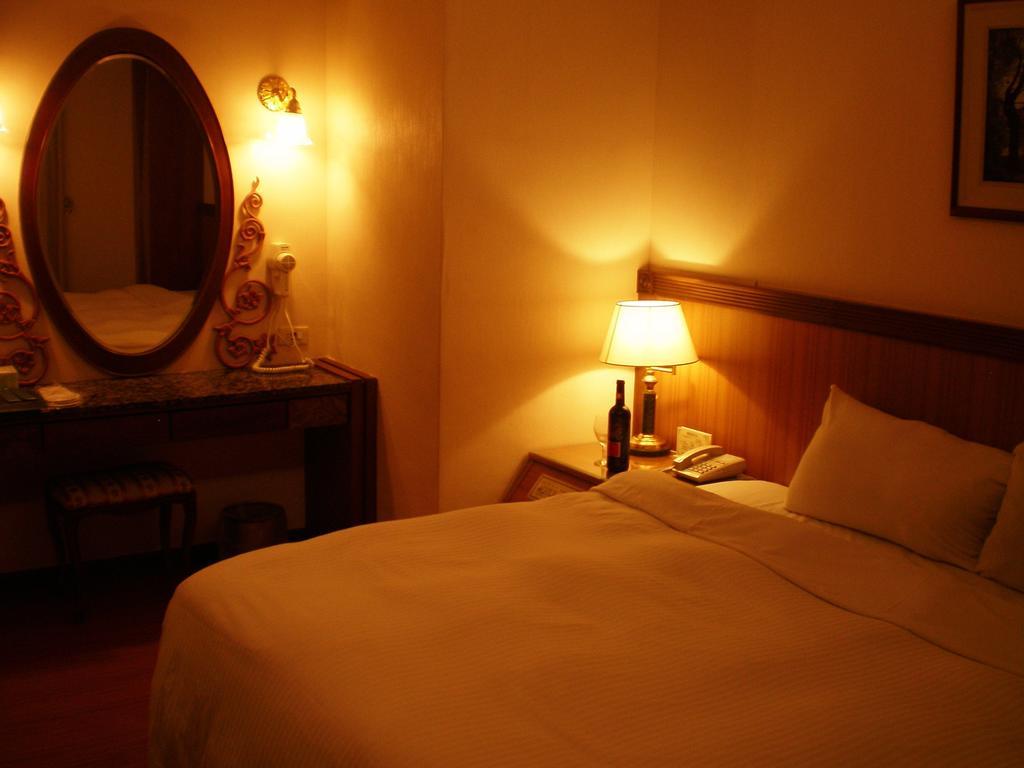 Emperor Hotel Каосюн Стая снимка