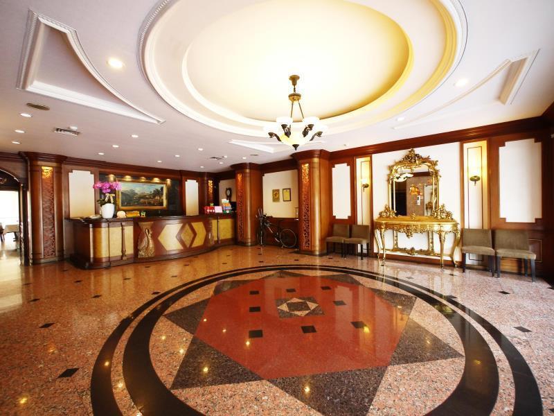 Emperor Hotel Каосюн Екстериор снимка