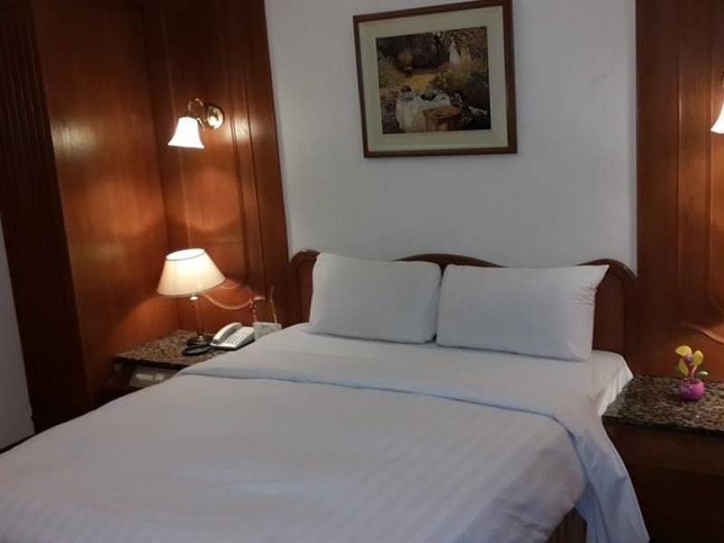 Emperor Hotel Каосюн Екстериор снимка