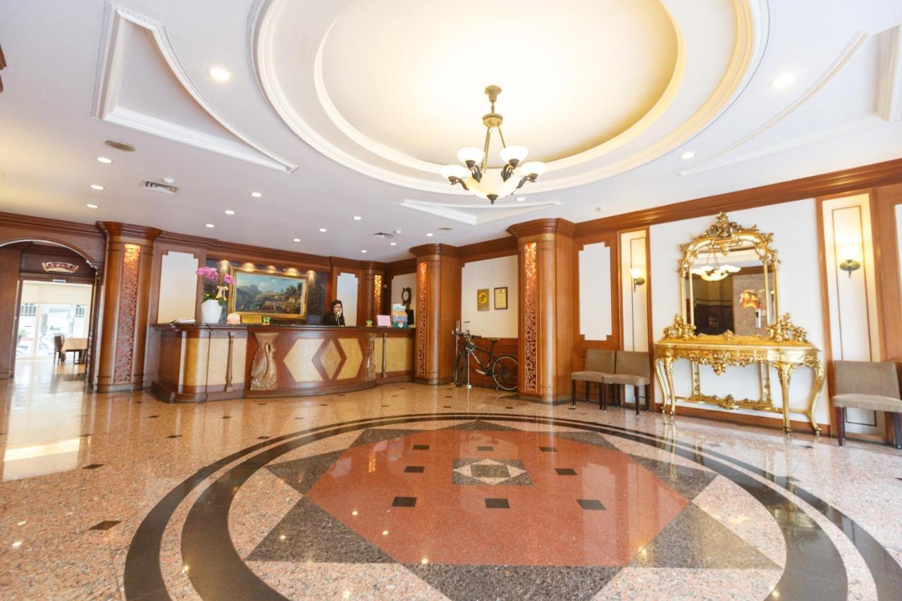 Emperor Hotel Каосюн Екстериор снимка