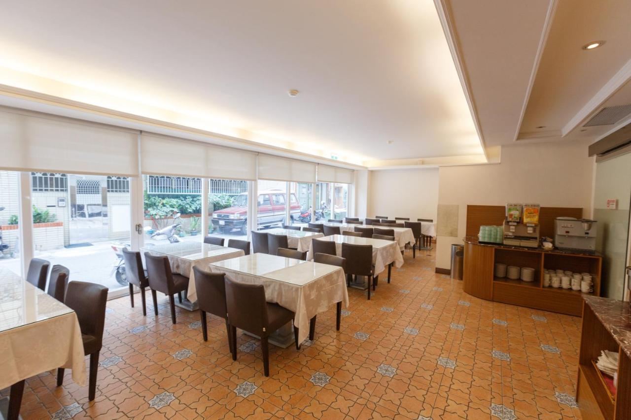 Emperor Hotel Каосюн Екстериор снимка