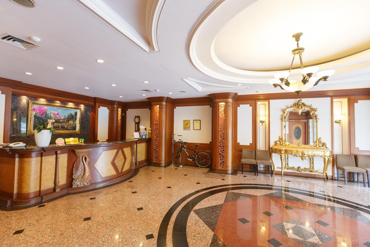 Emperor Hotel Каосюн Екстериор снимка