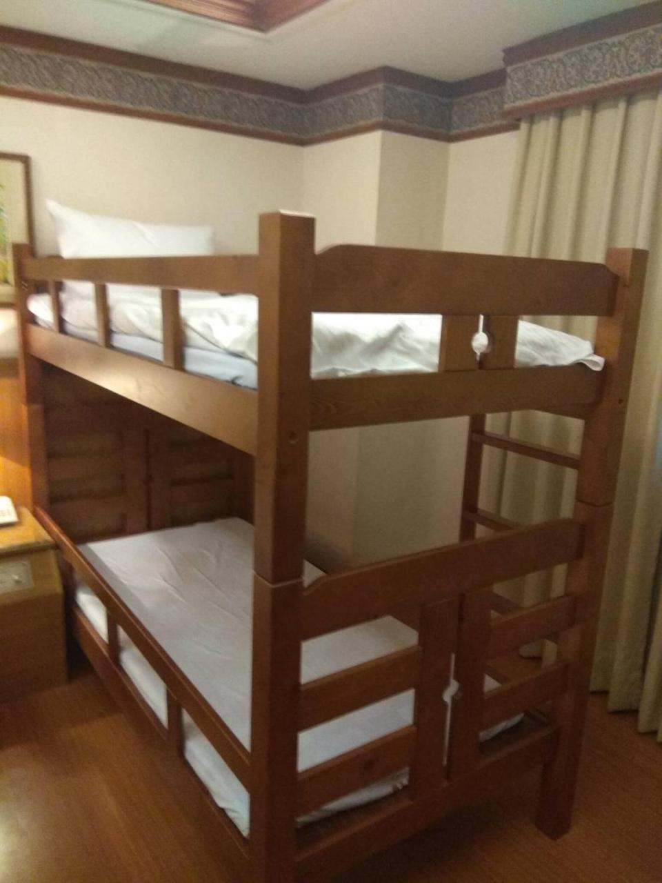 Emperor Hotel Каосюн Екстериор снимка
